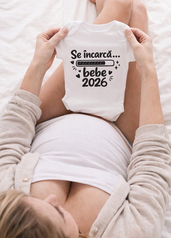 Body bebeluș anunț sarcină „Se încarcă… bebe 2026”