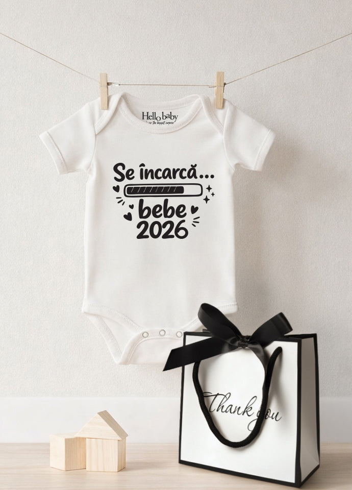 Body bebeluș anunț sarcină „Se încarcă… bebe 2026”