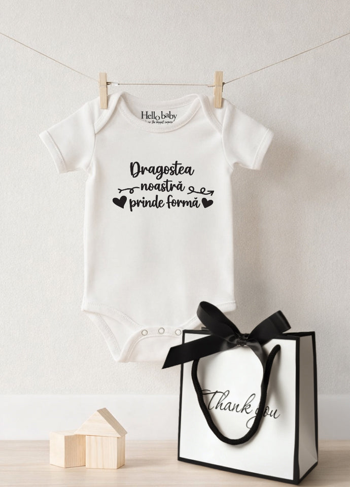 Body bebeluș anunț sarcină „Dragostea noastră prinde formă”